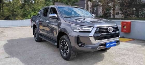 TOYOTA HILUX 2.8 D-4D TURBO DIESEL CD SRV 4X4 AUTOMÁTICO